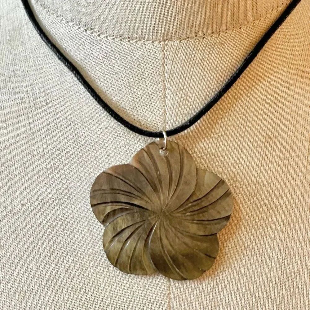 Flower abalone pendant necklace on cord